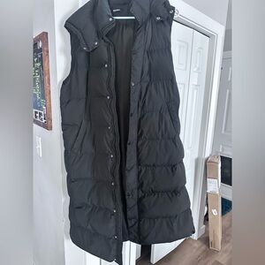 Women's Black Puffer Vest